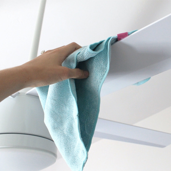 How to clean a ceiling fan